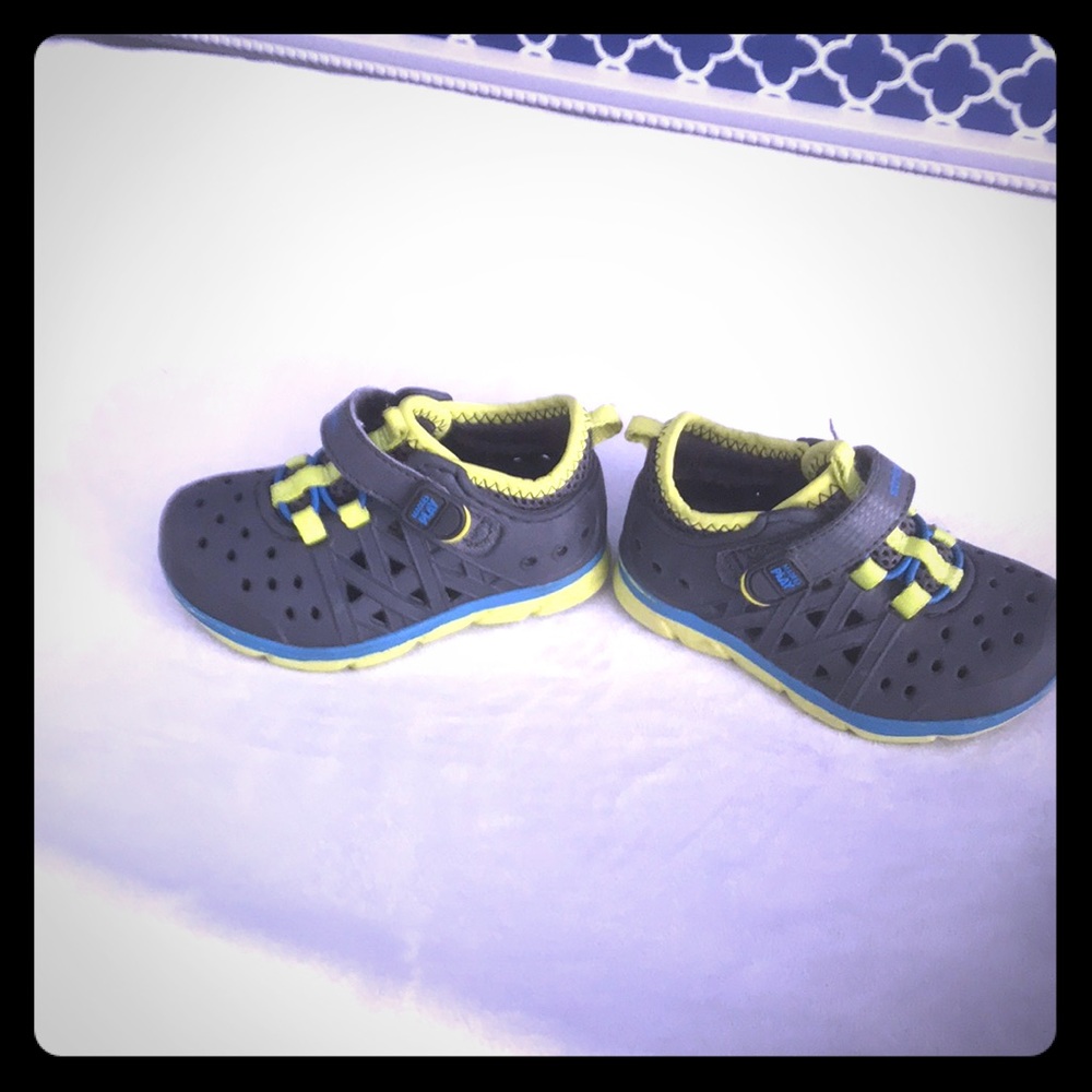 Phibian toddler size 5 water shoes